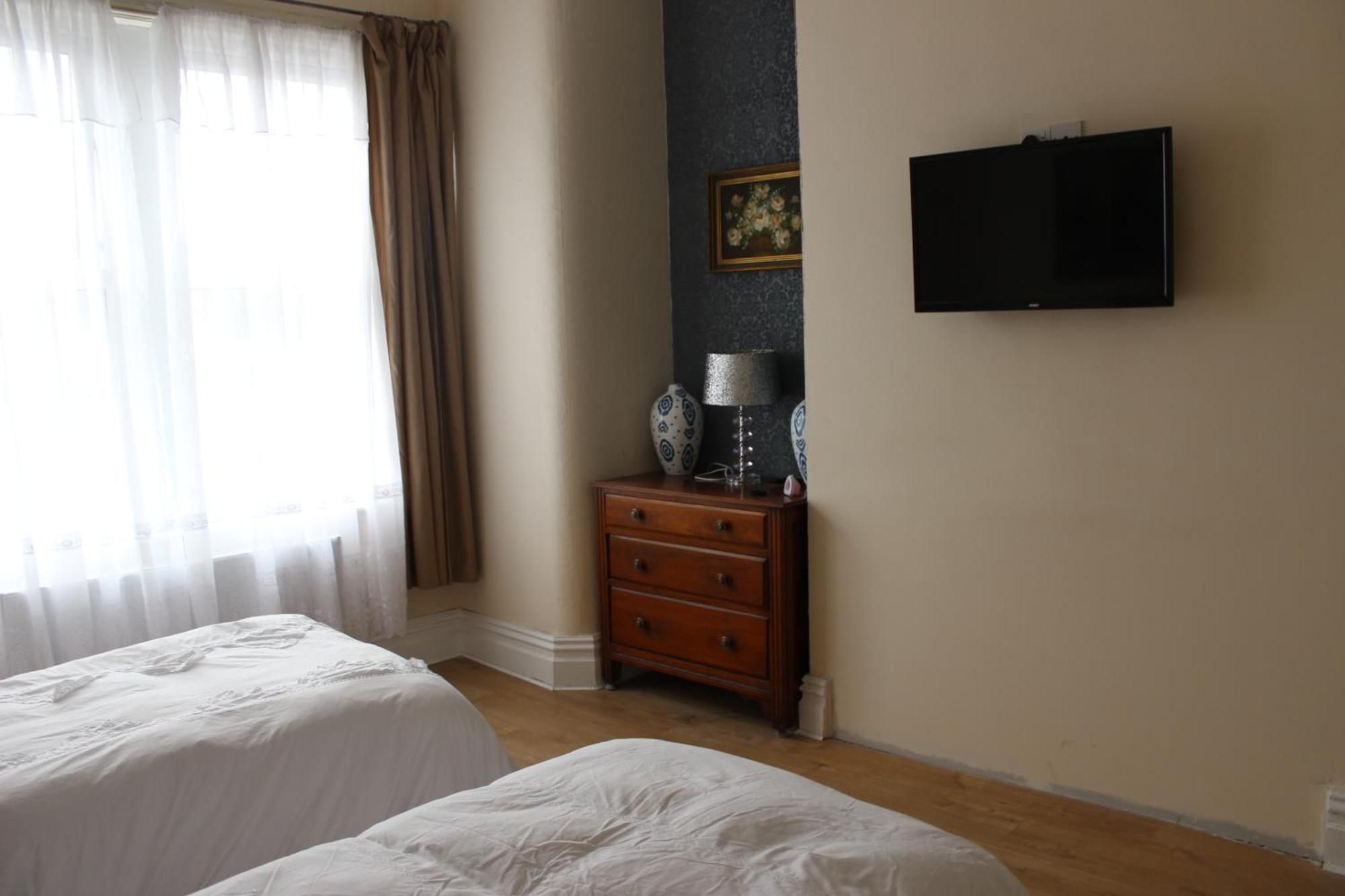 Mother-In-Law Guest House Hotel Leeds Leeds  Eksteriør billede