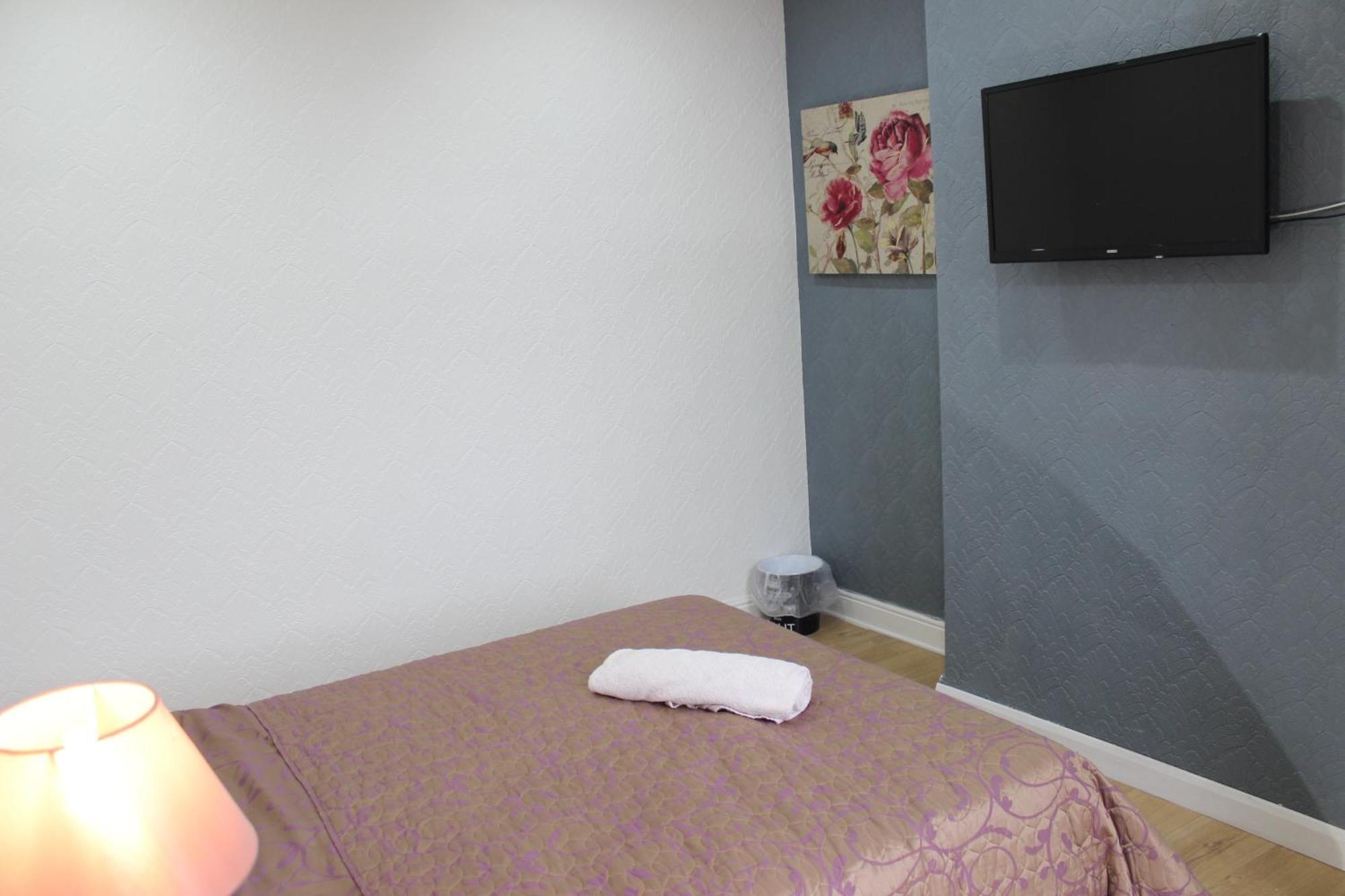 Mother-In-Law Guest House Hotel Leeds Leeds  Eksteriør billede
