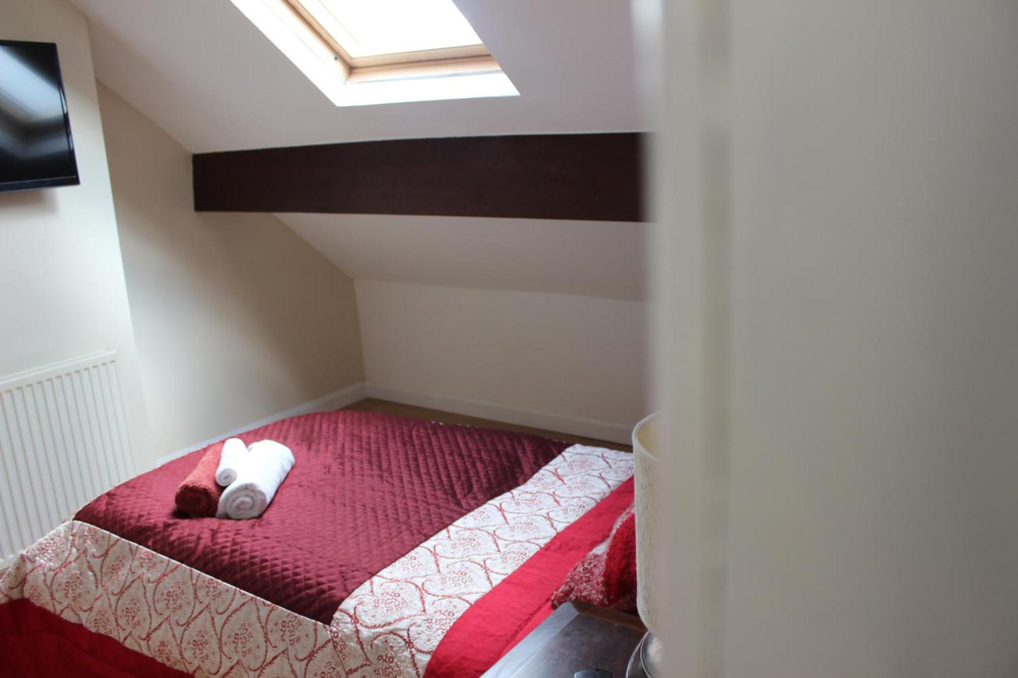 Mother-In-Law Guest House Hotel Leeds Leeds  Eksteriør billede