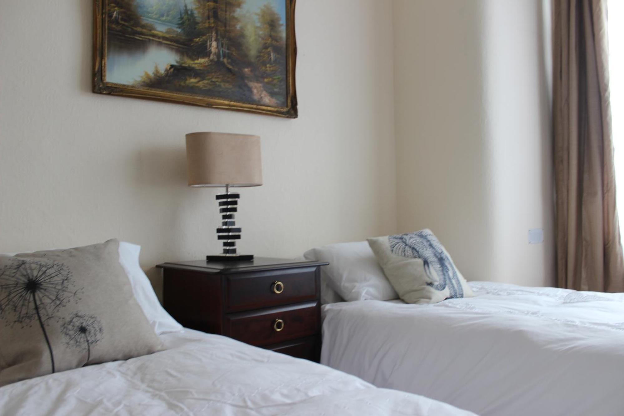 Mother-In-Law Guest House Hotel Leeds Leeds  Eksteriør billede
